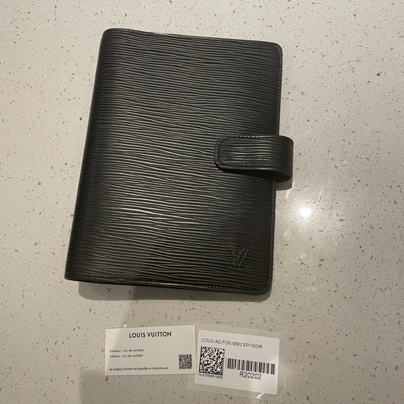 Louis Vuitton Agenda MM in Epi Leather Black - Picture 1 of 16
